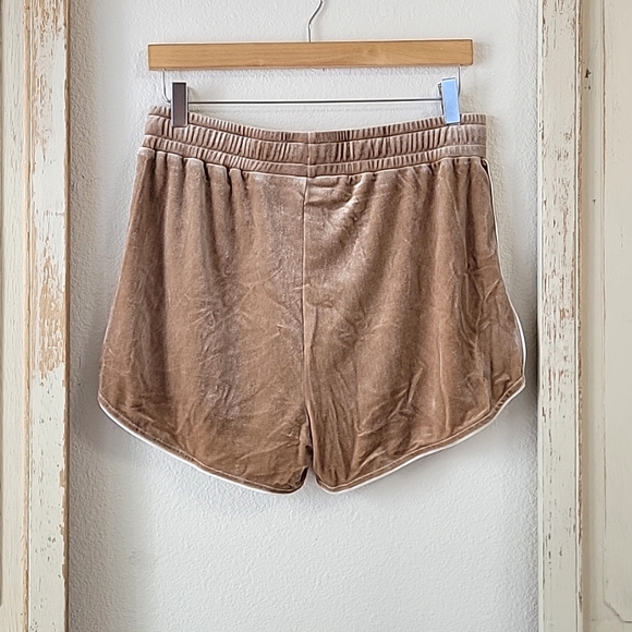 Buffbunny Collection NWT, in Champage velour Disco shorts women's size medium - Picture 2 of 12